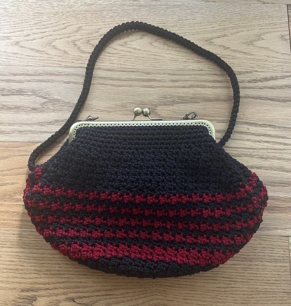 Crochet Kisslock Frame Bag Black and Red